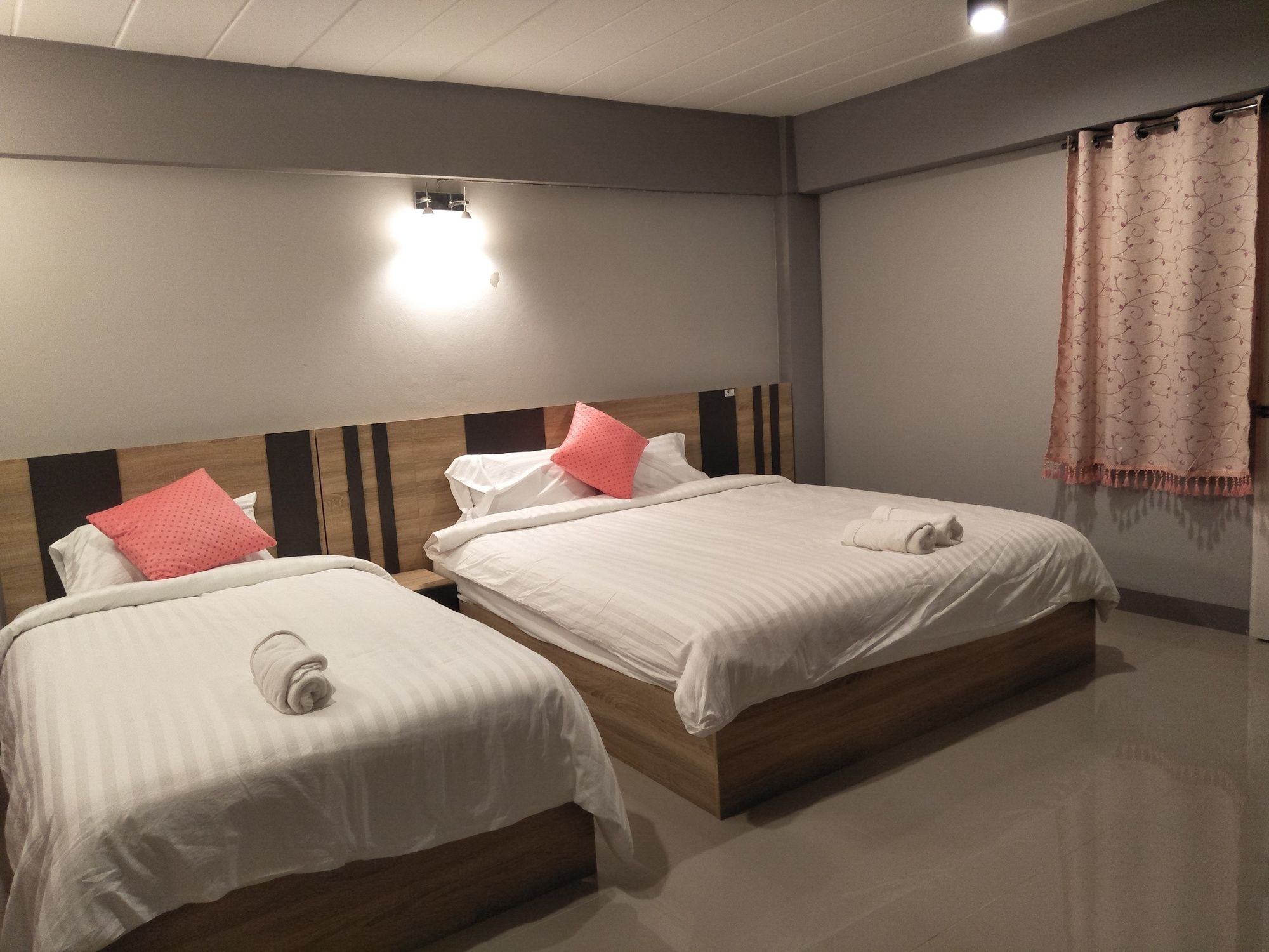 Rinrada Place Hotel 우본라차타니 외부 사진